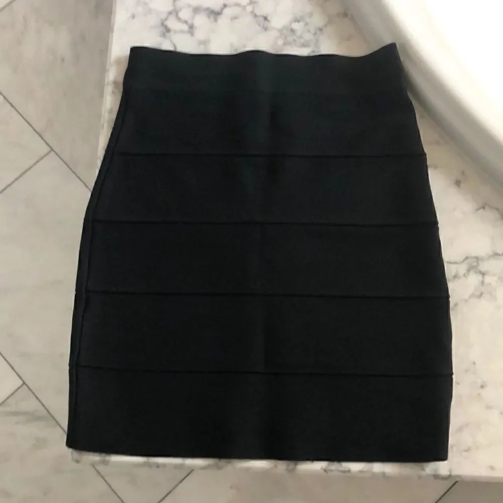 BCBG maxazria black bandage skirt EUC sz S